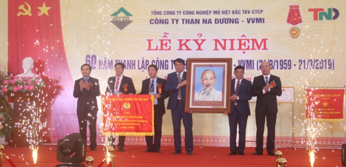 Kỷ niệm 60 năm thành lập, Công ty Tha Na Dương đã vinh dự nhận Bằng khen của Bộ Công thương.