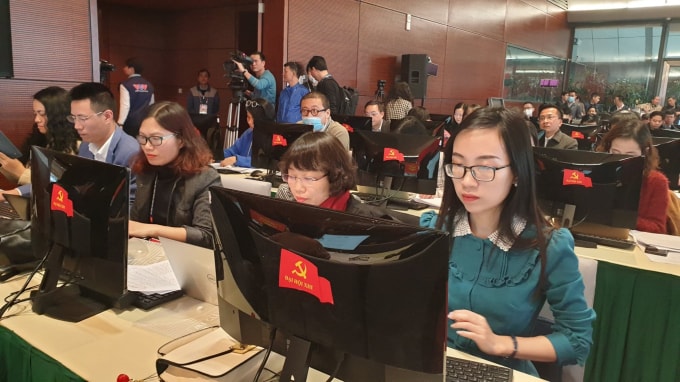 Các phóng viên tác nghiệp tại Họp báo