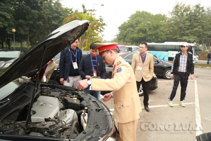 Máy móc cũng được rà soát kỹ lưỡng nhằm tránh tất cả các sự cố trong quá trình di chuyển.