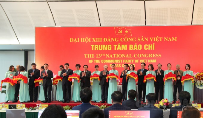 Lễ cắt băng khai trương Trung tâm báo chí Đại hội đại biểu toàn quốc lần thứ XIII của Đảng