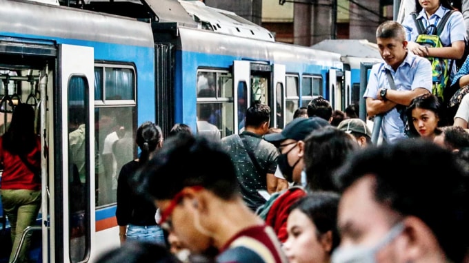 Manila có kế hoạch bổ sung tàu điện ngầm như một tuyến đường đi lại để giảm bớt tắc nghẽn giao thông trong khu vực thủ đô. Ảnh: Reuters