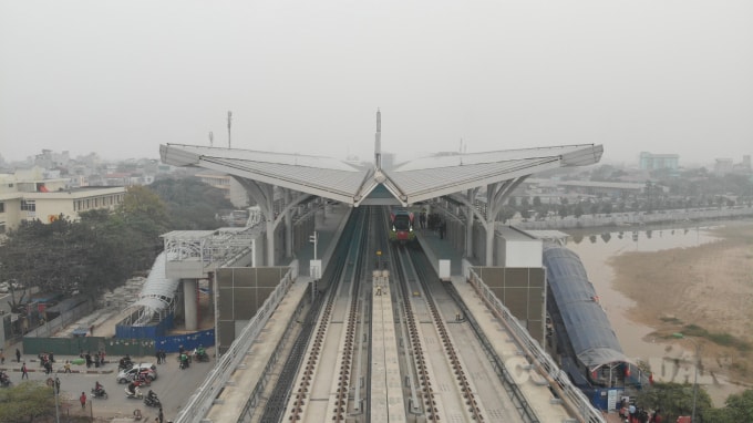 Dự kiến tuyến metro Nhổn - Ga Hà Nội sẽ khai thác thương mại trước đoạn trên cao dài 8,5km từ Nhổn đến ĐH Giao thông vận tải vào nửa cuối năm 2021. Còn 4km đi ngầm từ đây đến ga Hà Nội đang được thi công.