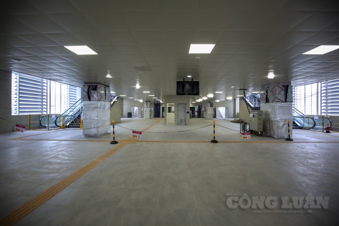 Khuôn viên sảnh nhà ra rộng, thoáng với sức chứa lớn.