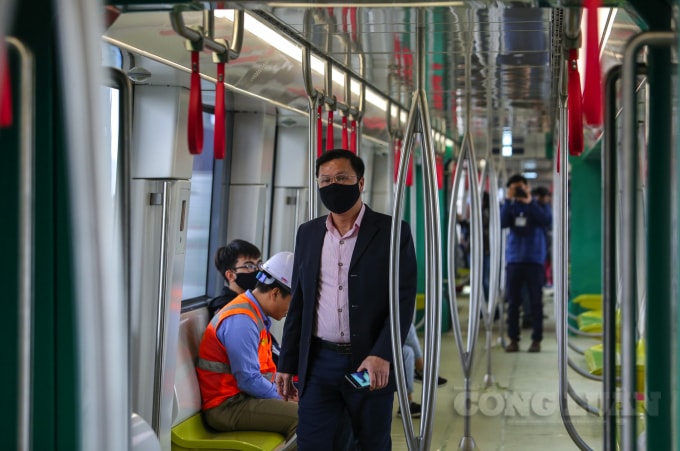 Được biết, khi bắt đầu vận hành tuyến metro số 3 đoạn Nhổn - ga Hà Nội sẽ có khả năng chuyên chở đến 8.600 hành khách/giờ và đến năm 2030 có thể tăng đến 23.900 hành khách/giờ. Màu sắc bên ngoài và trong tàu kết hợp các gam màu xanh lá của cây và màu đỏ hồng của quả thanh long