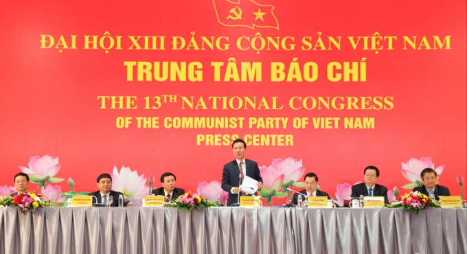 Ủy viên BCT, Trưởng ban Tuyên giáo Trung ương Võ Văn Thưởng thông tin thêm về câu hỏi của báo chí tại buổi họp báo