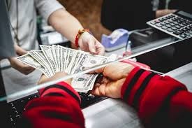 Sau nhiều năm tăng liên tục, lượng kiều hối về Việt Nam năm 2020 đã giảm (Ảnh minh họa)