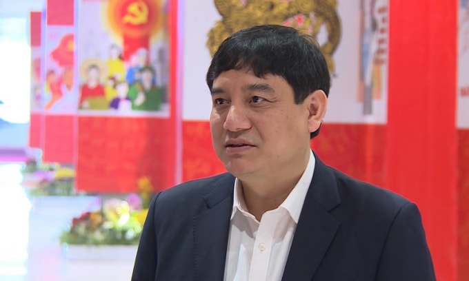 Phó Chánh Văn phòng Trung ương Đảng Nguyễn Đắc Vinh trả lời báo chí trong buổi họp báo