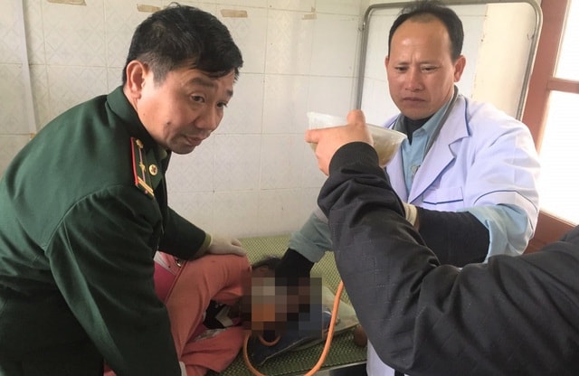 Trải qua hơn 3 giờ đồng hồ tích cực cứu chữa, em X. đã được cứu sống. Ảnh: dantri.com.vn