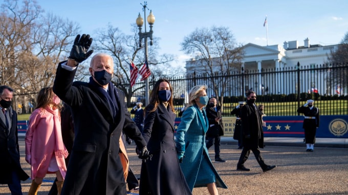 Tổng thống Hoa Kỳ Joe Biden được hộ tống đến Nhà Trắng vào ngày 20 tháng 1. Ảnh: Reuters