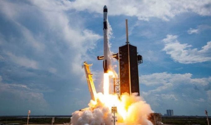 SpaceX lập kỷ lục phóng cùng lúc 143 vệ tinh lên quỹ đạo trái đất - Ảnh: Reuters