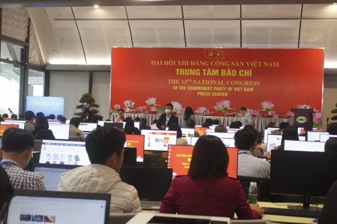 Có khoảng 500 phóng viên, kỹ thuật viên của 191 cơ quan báo chí trong nước, hơn 60 phóng viên của 26 hãng thông tấn, báo chí nước ngoài tham gia tác nghiệp tại Đại hội XIII của Đảng.