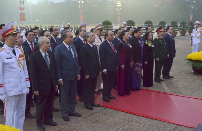 Trong giờ phút thiêng liêng, các đại biểu bày tỏ lòng biết ơn vô hạn đối với lãnh tụ kính yêu của dân tộc Việt Nam, người thầy vĩ đại của cách mạng Việt Nam, Anh hùng giải phóng dân tộc, Người đã hiến dâng cuộc đời mình vì độc lập của Tổ quốc và tự do, hạnh phúc của nhân dân.