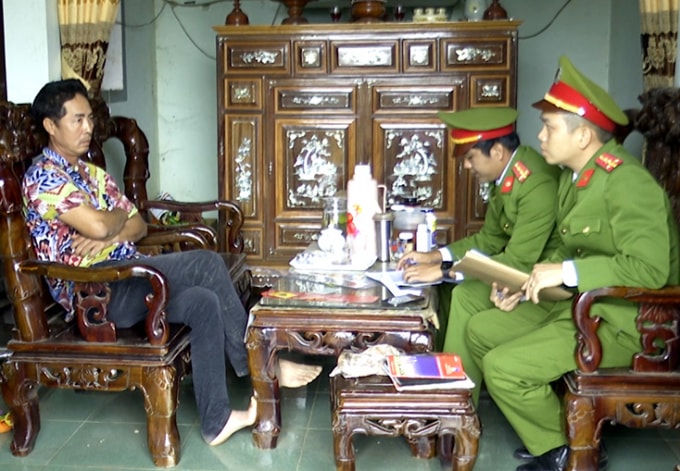 Công an làm việc với đối tượng Hoàng Văn Cảm