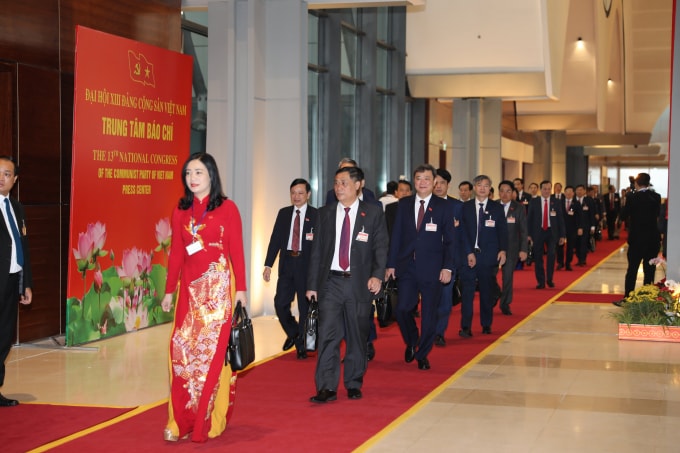 Các đoàn đại biểu dự Đại hội XIII của Đảng