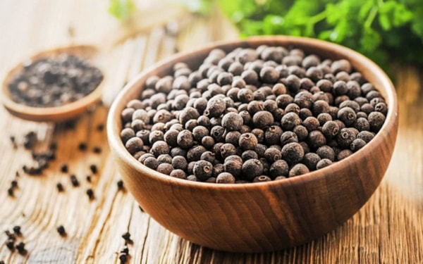 Giá hồ tiêu hôm nay trên thị trường thế giới tăng trở lại