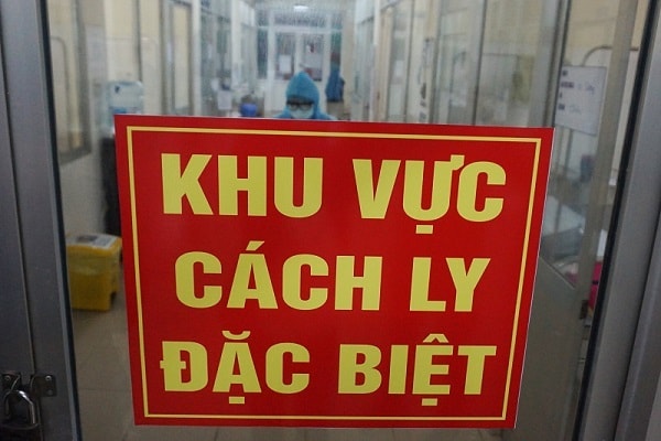 Bệnh nhân dương tính Covid-19 sau 12 ngày cách ly đã âm tính lần 1. Ảnh: minh họa