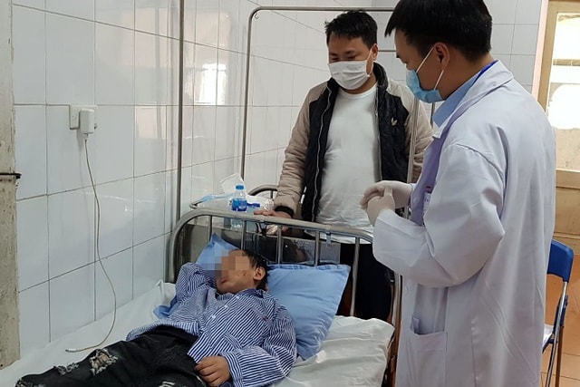 Vết cắn chưa quá sâu nếu không có thể ảnh hưởng tuyến nước bọt gây rò nước bọt hoặc ảnh hưởng dây thần kinh gây liệt mặt. Ảnh: dantri.com.vn