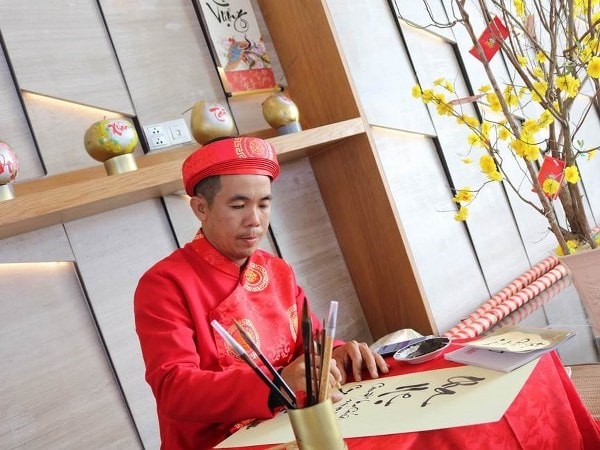 Hoạt động ông đồ cho chữ ở ALMA Resort
