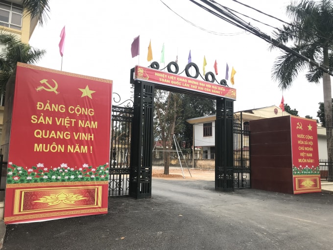 Tại huyện Bá Thước, đường phố, công sở cũng được trang trí rực rỡ sắc màu. Ảnh: Quang Duy