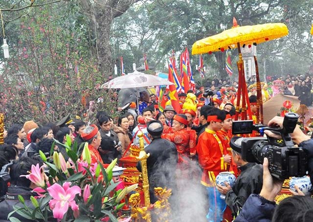 Lãnh đạo TP. Hà Nội yêu cầu các quận huyện xây dựng kịch bản phòng chống Covid-19 mùa lễ hội. Ảnh: TL