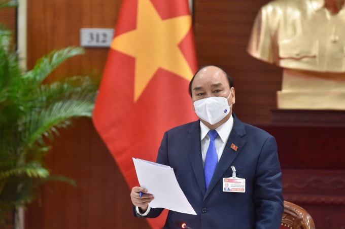 Thủ tướng Chính Phủ Nguyễn Xuân Phúc điều hành cuộc họp.