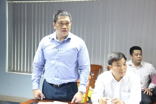 Ông Phạm Hồng Quang (người đứng) - tân Tổng giám đốc VEC
