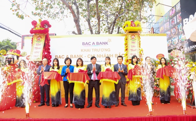 Nghi thức cắt băng khai trương BAC A BANK chi nhánh Bắc Ninh