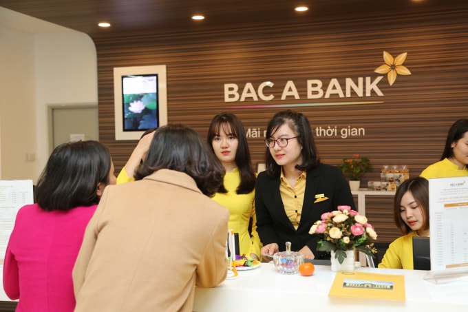Khách hàng đến giao dịch tại BAC A BANK Chi nhánh Bắc Ninh trong ngày khai trương