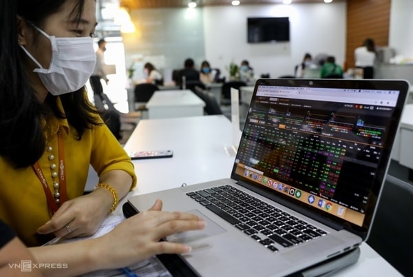 Tín hiệu phiên hôm qua chính thức xác nhận gãy trendline tăng từ tháng 8/2020. Ảnh: VNE