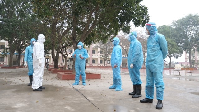 Thiết lập vùng cách ly y tế phòng chống dịch Covid-19 tại huyện Mê Linh, Hà Nội. Ảnh: kinhtedothi.vn