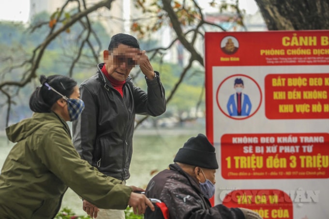 Đeo khẩu trang đúng cách là một trong các biện pháp hữu hiệu giảm lây nhiễm Covid-19. Tuy nhiên, nhiều người dân vẫn không đeo khẩu trang đúng cách.