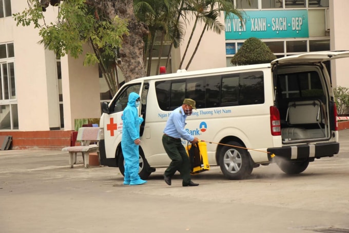 Công tác khử trùng diệt khuẩn luôn tiến hành một cách cẩn trọng (ảnh TL).