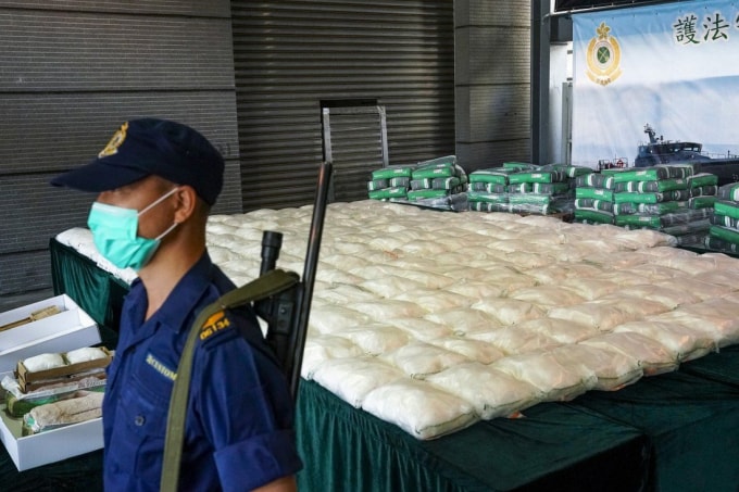 Hải quan Hong Kong bày lượng methamphetamine trị giá gần 300 triệu đô la Hong Kong được tìm thấy trong một container vận chuyển đến Úc vào năm ngoái. Ảnh: South China Morning Post