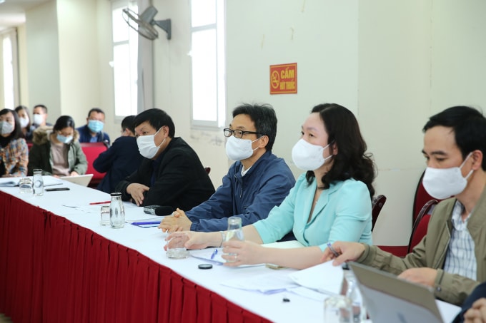 Phó Thủ tướng Vũ Đức Đam làm việc với lãnh đạo Sở Y tế Hà Nội, CDC Hà Nội.