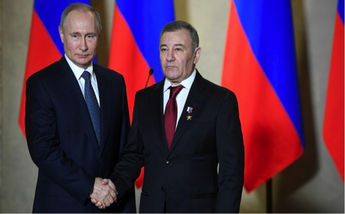 Tổng thống Nga Vladimir Putin và tỷ phú Arkady Rotenberg có mối quan hệ mật thiết. Ảnh: Getty