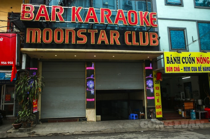 Ngay sau đó các quán karaoke đã tạm dừng hoạt động bắt đầu từ sáng 1/2 để đảm bảo phòng chống dịch bệnh.