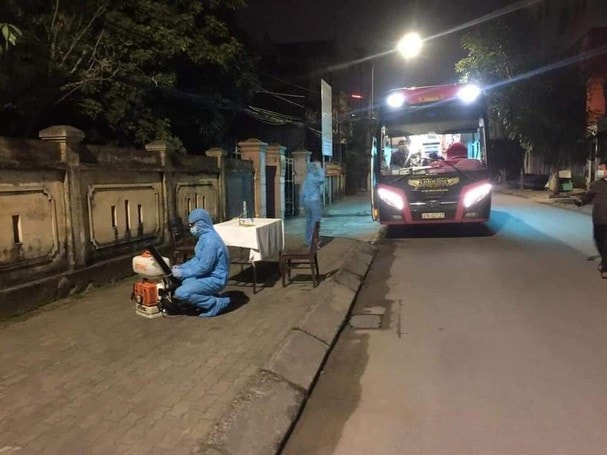Cơ quan chức năng thực hiện xác định các bước phòng, chống dịch trong đêm 31/1. Ảnh CDC Nghệ An