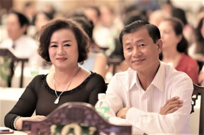 Trên thương trường, vợ chồng doanh nhân Đoàn Văn Cường và Trần Thị Huấn luôn sát cánh bên nhau.