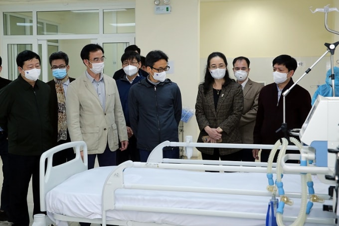 Phó thủ tướng Vũ Đức Đam thăm đơn vị điều trị bổ sung cho bệnh nhân Covid-19 tại Bệnh viện Đại học Y tế kỹ thuật Hải Dương.