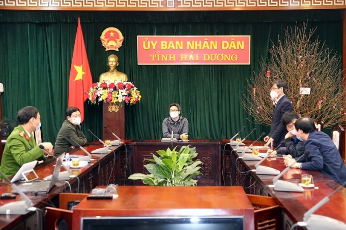 Phó Thủ tướng Vũ Đức Đam làm việc nhanh với lãnh đạo tỉnh Hải Dương.