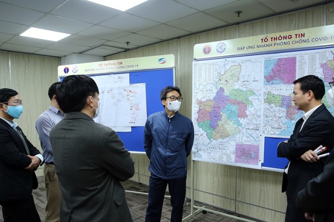 Phó Thủ tướng Vũ Đức Đam đã nghe Tổ Thông tin đáp ứng nhanh phòng chống COVID-19 báo cáo về công tác truy vết, theo dấu các ca nhiễm COVID-19 thời gian qua.