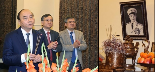 Thủ tướng Nguyễn Xuân Phúc dâng hương, tưởng nhớ Đại tướng Võ Nguyên Giáp. Ảnh: VGP