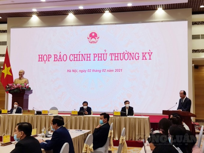 Bộ trưởng Mai Tiến Dũng chủ trì buổi họp báo.