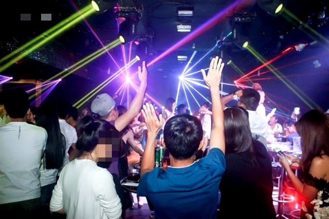Bình Phước yêu cầu tạm thời dừng hoạt động dịch vụ karaoke, spa, vũ trường từ 7h sáng nay để phòng tránh dịch Covid-19. Ảnh: TL