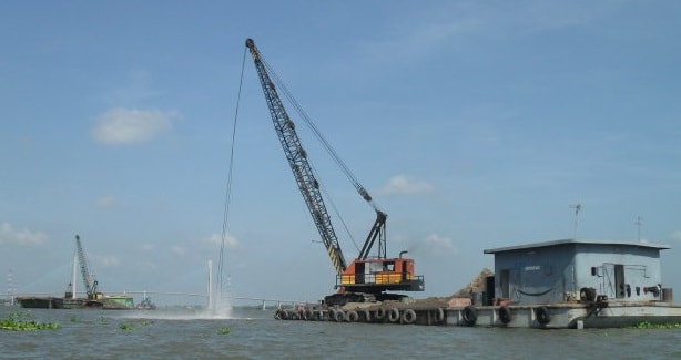 Chủ đầu tư xây dựng, bảo trì, cải tạo, nâng cấp kết cấu hạ tầng đường thủy nội địa phải tổ chức lập báo cáo đánh giá tác động môi trường. Ảnh minh họa