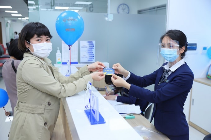 Thẻ khách hàng nhận được sự quan tâm của đông đảo khách hàng tại VNVC Long Biên.