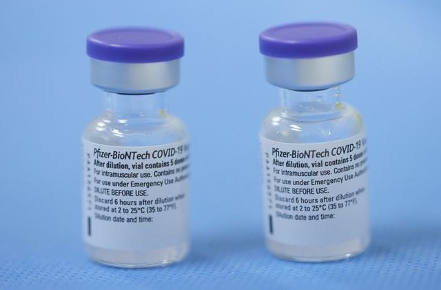 Vắc xin Covid-19 của Pfizer. Ảnh: Reuters