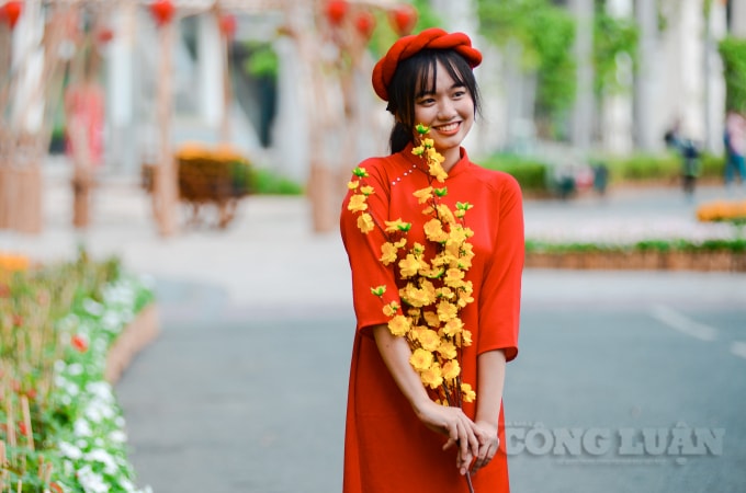 Nhiều bạn trẻ rực rỡ trang phục mùa xuân, lưu lại những bức hình đẹp chào đón Tết
