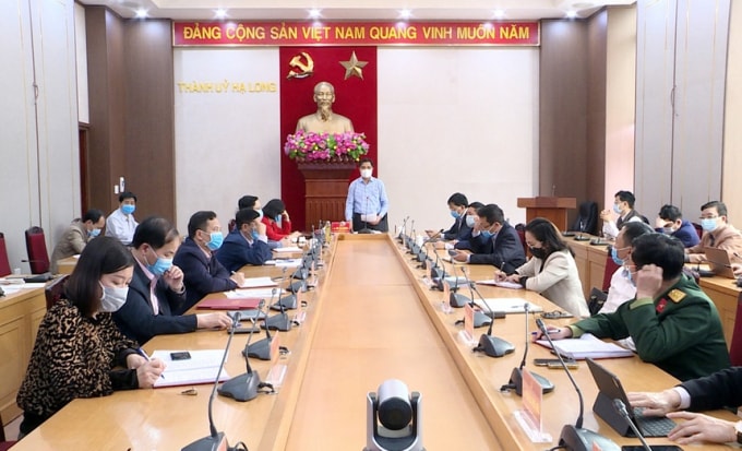 Bí thư Vũ Văn Diện yêu cầu hủy bắn pháo hoa, dành kinh phí thực hiện xét nghiệm Covid-19 cho toàn dân. Ảnh: Zingnews.vn