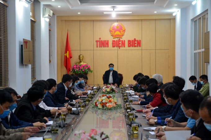Ông Nguyễn Văn Thắng - Bí thư Tỉnh ủy Điện Biên, triệu tập cuộc họp khẩn bàn phương án ứng phó với dịch bệnh. Ảnh: Báo Điện Biên.